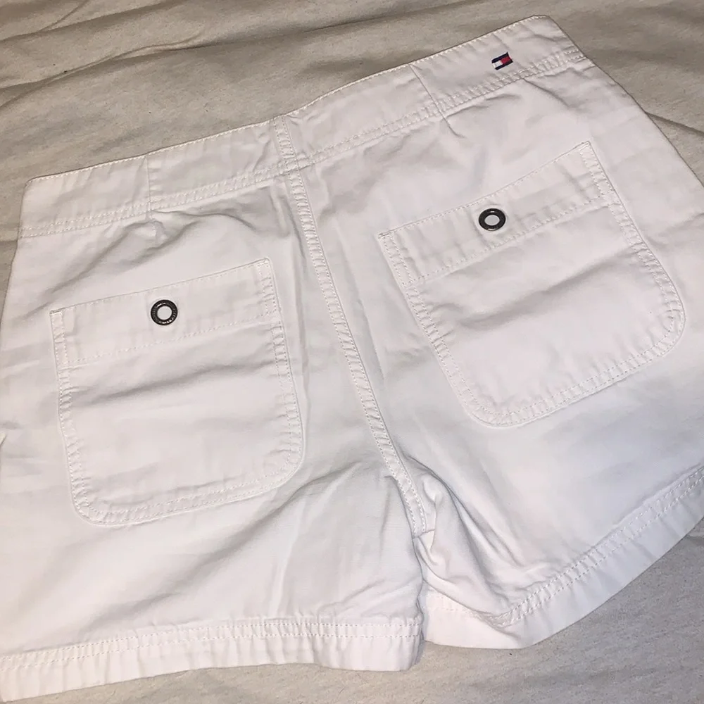 White Tommy shorts - Picture 3 of 3